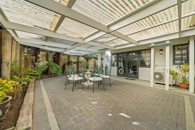 Photo of property in 5 Figtree Terrace, Goodwood Heights, Auckland, 2105