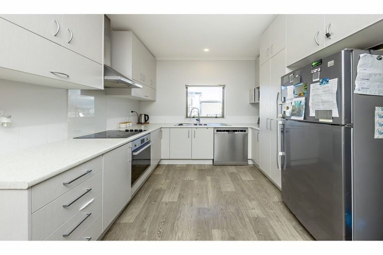 Photo of property in 22 Taiaapure Street, Weymouth, Auckland, 2103