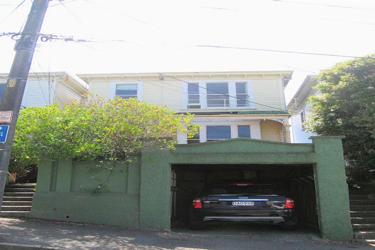 Photo of property in 26 Hargreaves Street, Mount Cook, Wellington, 6021