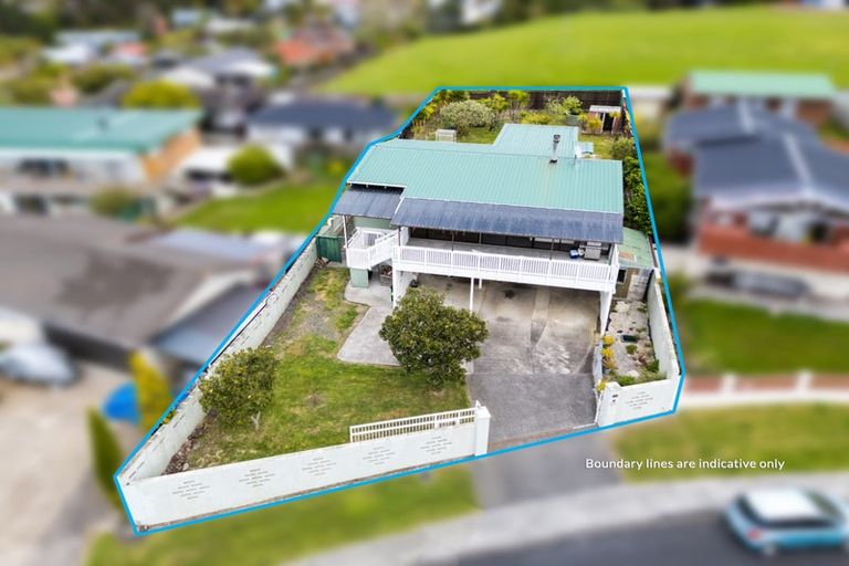 Photo of property in 42 Spence Road, Henderson, Auckland, 0612