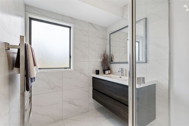 Photo of property in 70 Hutchinsons Road, Bucklands Beach, Auckland, 2014