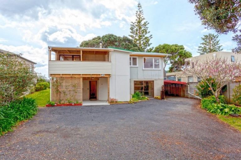 Photo of property in 126 Seaview Road, Whangamata, 3620