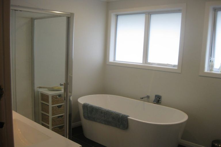 Photo of property in 17 Mascot Street, Tawa, Wellington, 5028