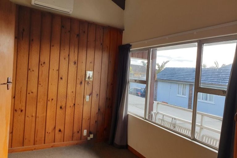 Photo of property in 85a Colwill Road, Massey, Auckland, 0614