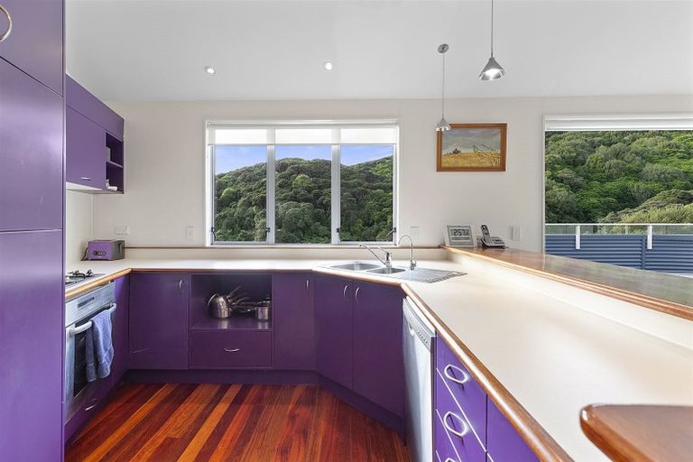 Photo of property in 2 Reserve Road, Plimmerton, Porirua, 5026