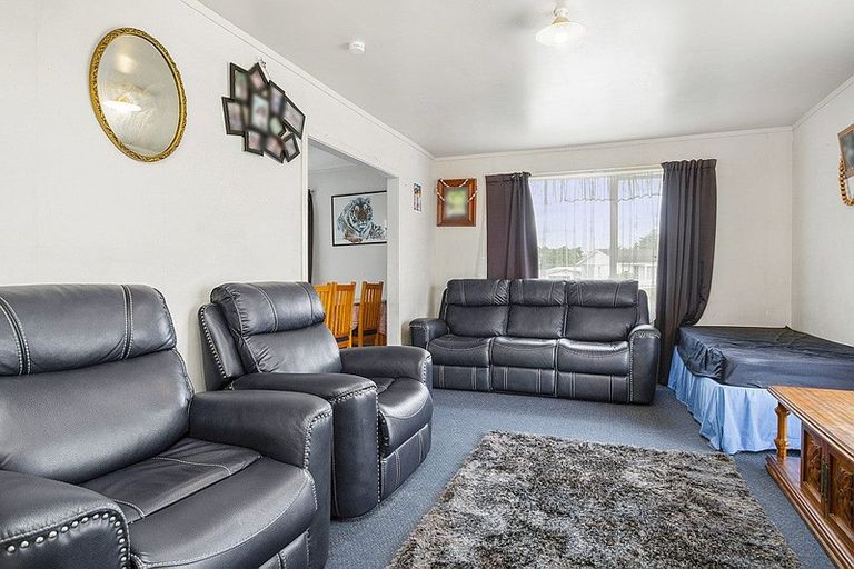 Photo of property in 11 Funnell Place, Manurewa, Auckland, 2102