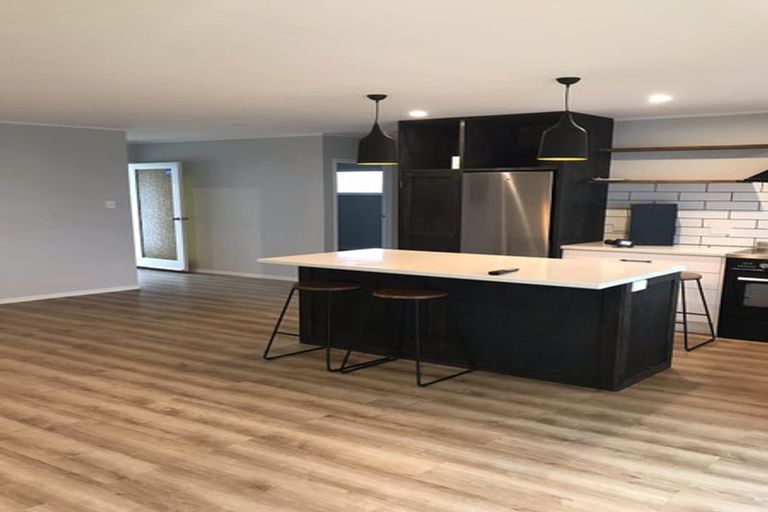 Photo of property in 1/593 Glenfield Road, Totara Vale, Auckland, 0629