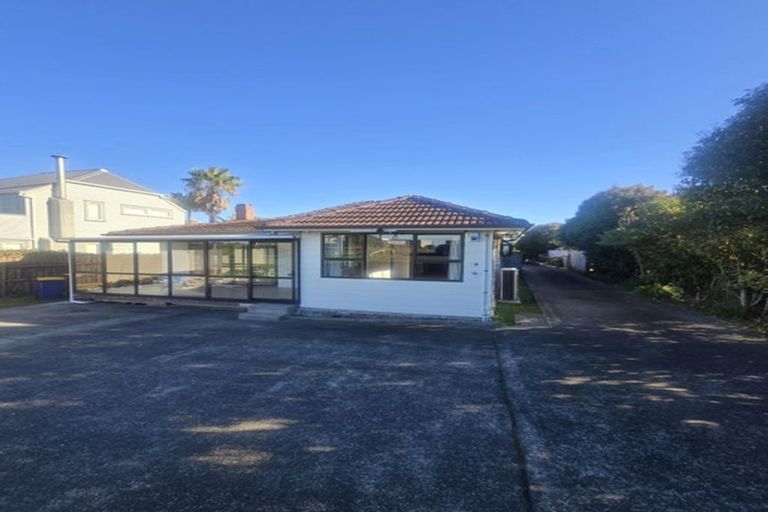 Photo of property in 9 Tatau Way, Te Atatu Peninsula, Auckland, 0610