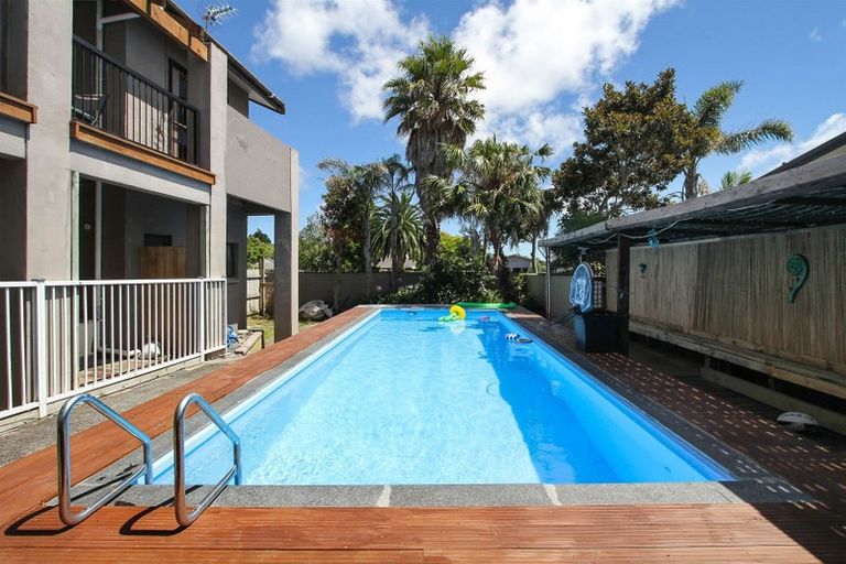 Photo of property in 1 Millen Place, Clarks Beach, 2122