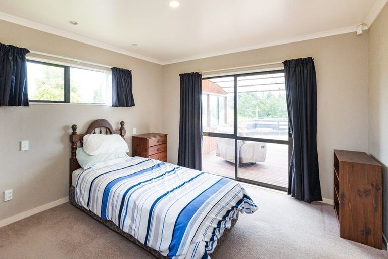Photo of property in 32 Stoneleigh Lane, Aokautere, Palmerston North, 4471