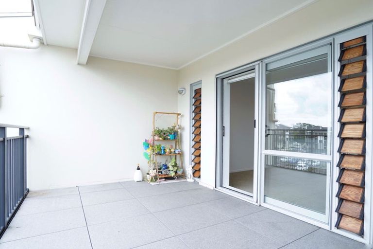 Photo of property in 13d/71 Spencer Road, Oteha, Auckland, 0632