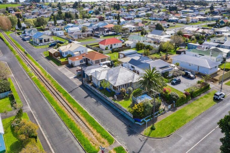 Photo of property in 37 Cracroft Street, Waitara, 4320