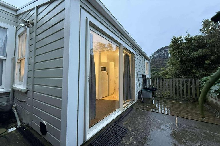 Photo of property in 22 Lawrence Street, Newtown, Wellington, 6021