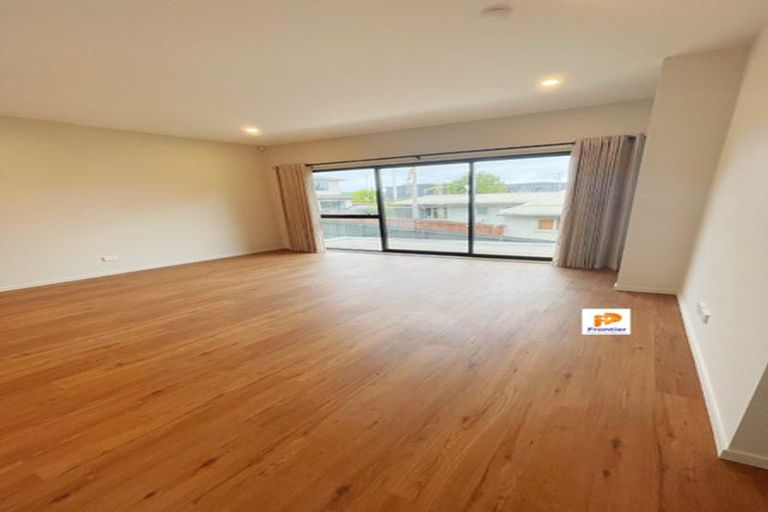 Photo of property in 44 William Souter Street, Forrest Hill, Auckland, 0620