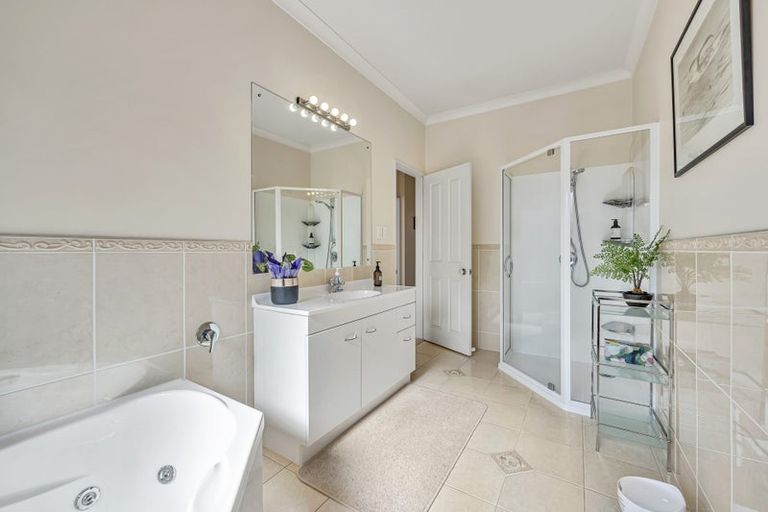 Photo of property in 5 Courtneys, West Harbour, Auckland, 0618