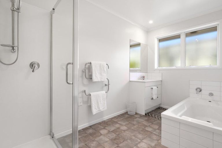 Photo of property in 124 Rowesdale Drive, Ohauiti, Tauranga, 3112