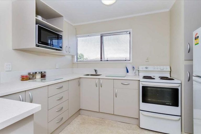Photo of property in 15 Yule Place, Massey, Auckland, 0614