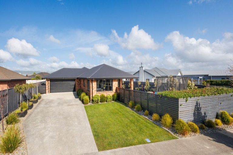 Photo of property in 35 Chestnut Close, Kelvin Grove, Palmerston North, 4414