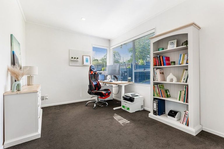 Photo of property in 33 Triangle Road, Massey, Auckland, 0614