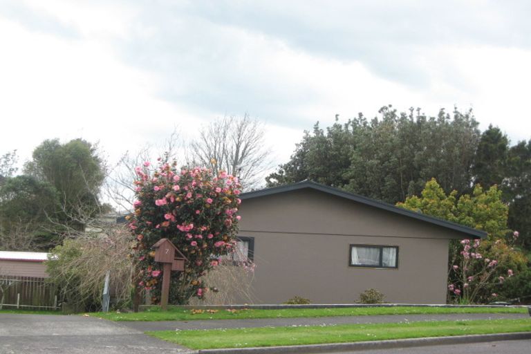 Photo of property in 7 Warren Place, Frankleigh Park, New Plymouth, 4310