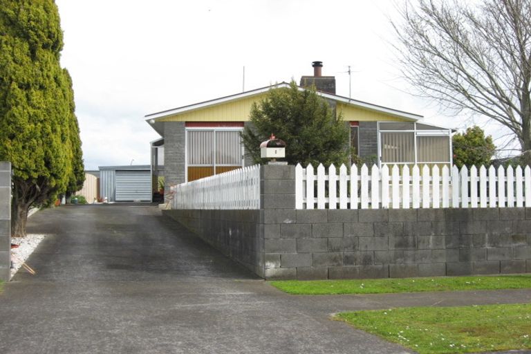 Photo of property in 1 Karaka Street, Inglewood, 4330