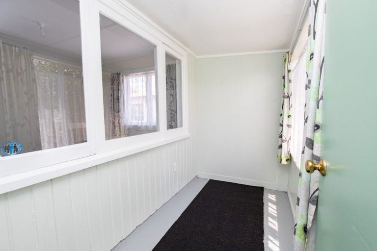 Photo of property in 21 Hayward Road, Ngatea, 3503