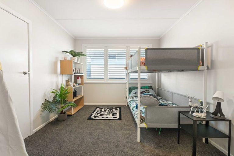 Photo of property in 24 Cobham Crescent, Kelston, Auckland, 0602
