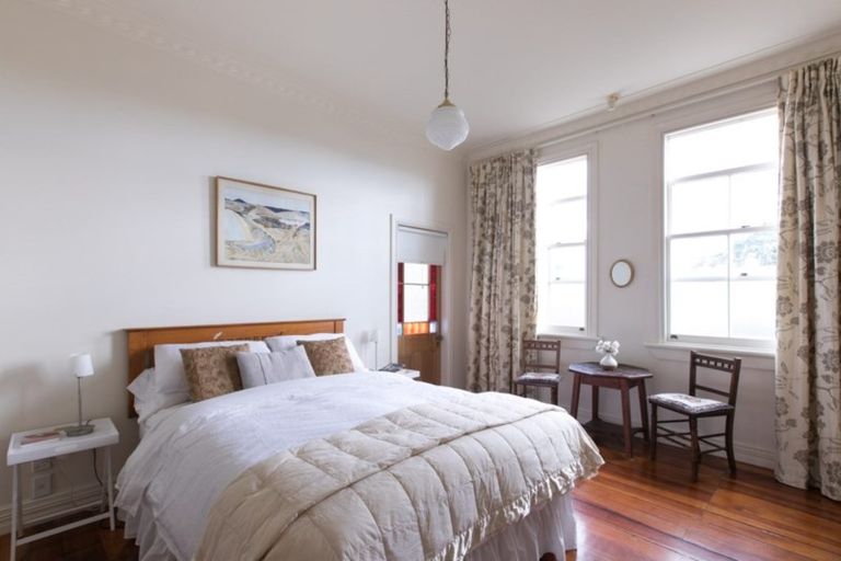 Photo of property in 42 Queen Street, Northcote Point, Auckland, 0627