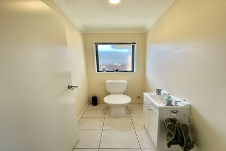 Photo of property in 17 Phar Lap Grove, Trentham, Upper Hutt, 5018