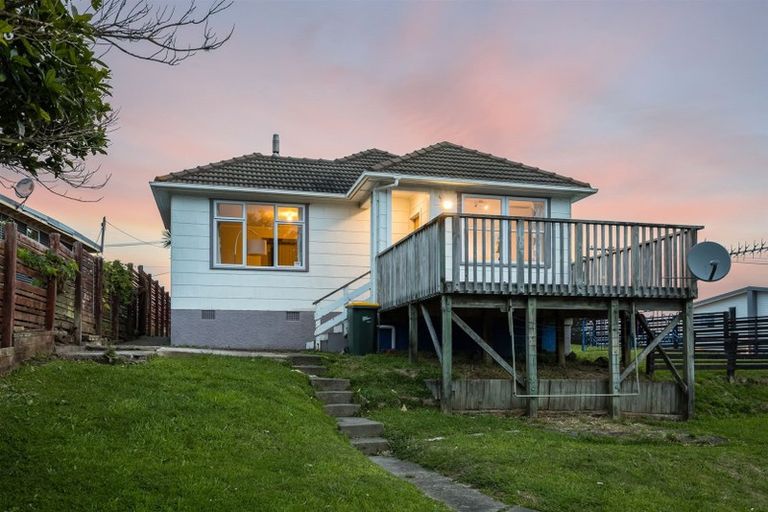 Photo of property in 39 Jillett Street, Titahi Bay, Porirua, 5022