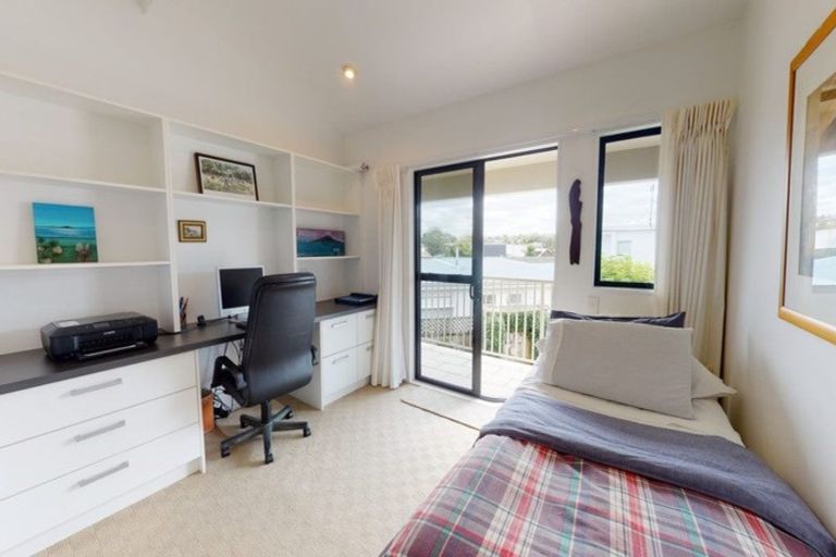 Photo of property in 2/6 Crete Avenue, Milford, Auckland, 0620
