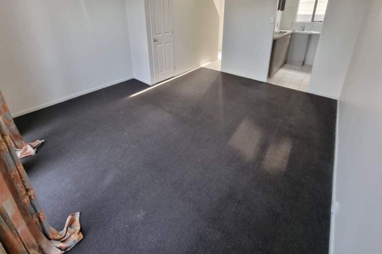 Photo of property in 26/3 Hulme Place, Henderson, Auckland, 0612