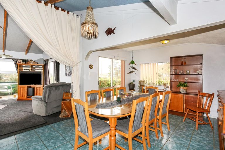 Photo of property in 17 Westside Road, Port Waikato, Tuakau, 2695