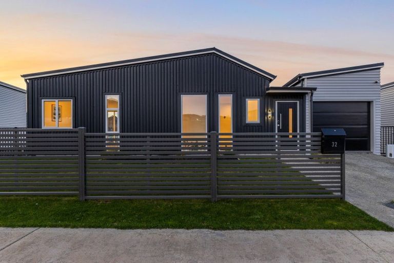 Photo of property in 32 Hokioi Drive, Kenepuru, Porirua, 5022