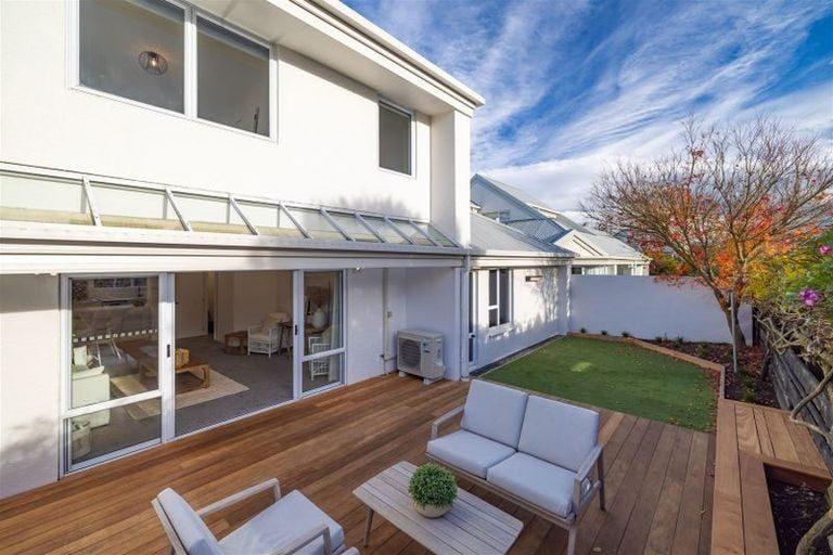 Photo of property in 2/212 Springfield Road, St Albans, Christchurch, 8014