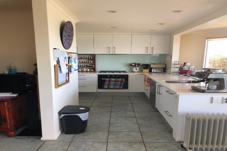 Photo of property in 4 Portal Place, Murrays Bay, Auckland, 0630
