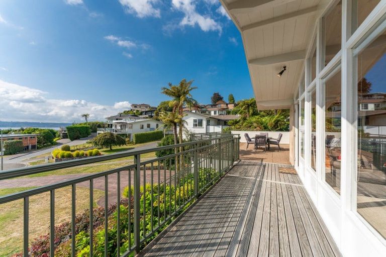 Photo of property in 8 Earle Place, Acacia Bay, Taupo, 3330