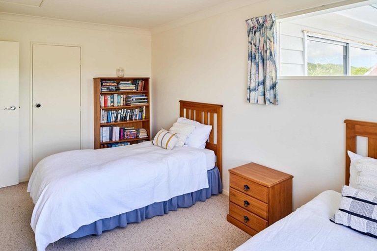 Photo of property in 10 Katarina Grove, Tawa, Wellington, 5028