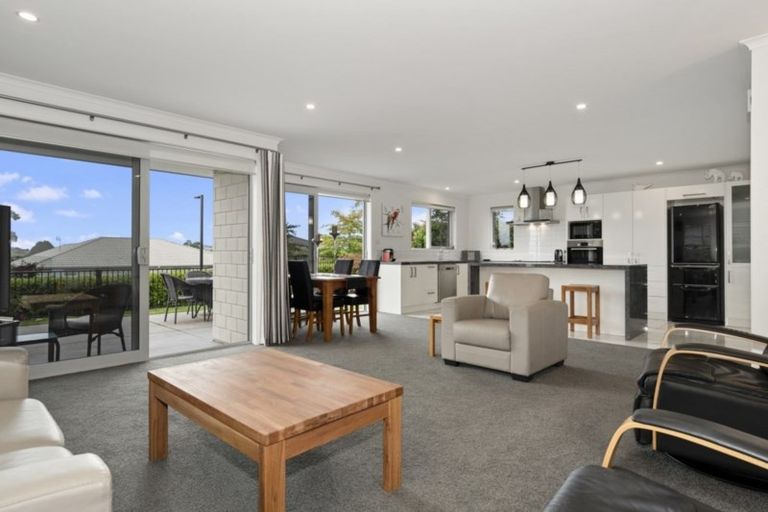 Photo of property in 10 Vista Close, Omokoroa, 3114