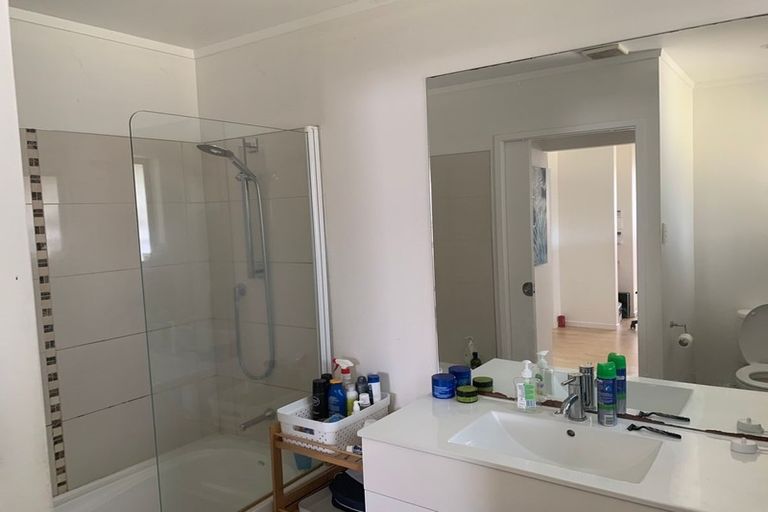 Photo of property in 2/42 Mirrabooka Avenue, Botany Downs, Auckland, 2010