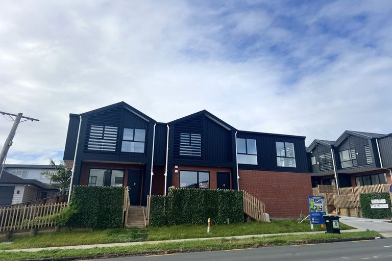 Photo of property in 7/233 Great North Road, Henderson, Auckland, 0612