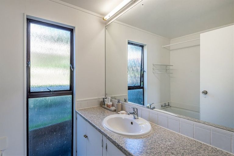 Photo of property in 13 Oaktree Avenue, Browns Bay, Auckland, 0630