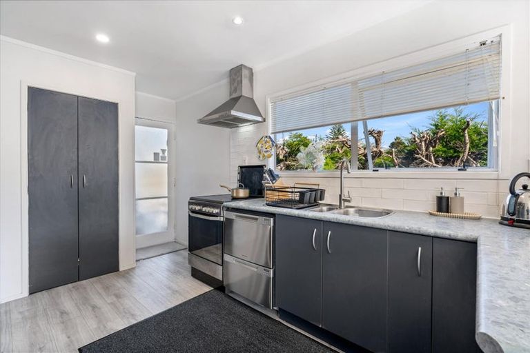 Photo of property in 44 Zita Maria Drive, Massey, Auckland, 0614