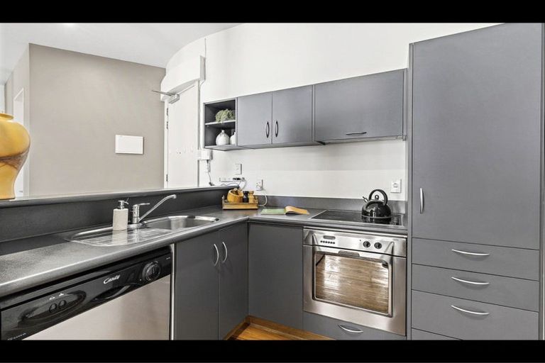Photo of property in Columbia Apartments, 9/32 Cuba Street, Te Aro, Wellington, 6011