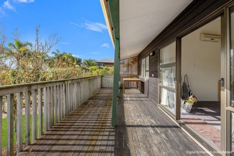 Photo of property in 1/1 Sharon Road, Waiake, Auckland, 0630