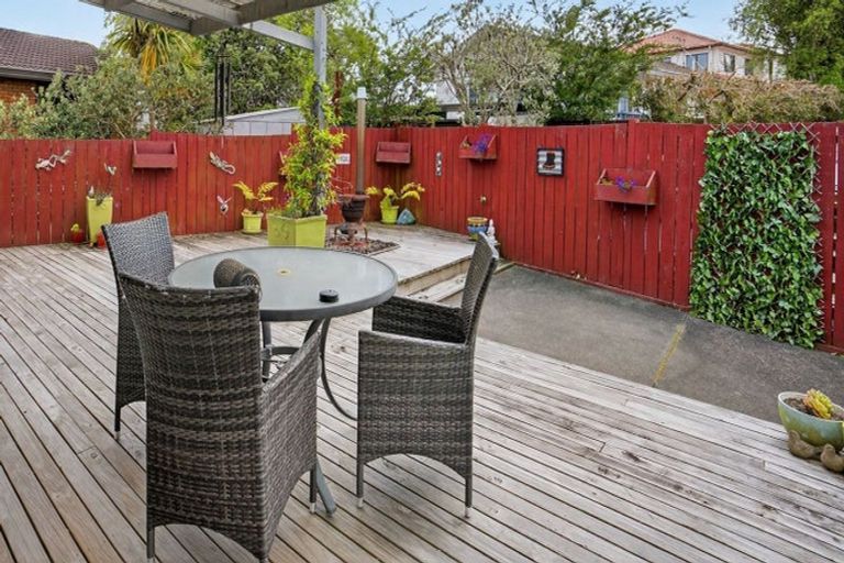 Photo of property in 9 De Quincey Terrace, Highland Park, Auckland, 2010