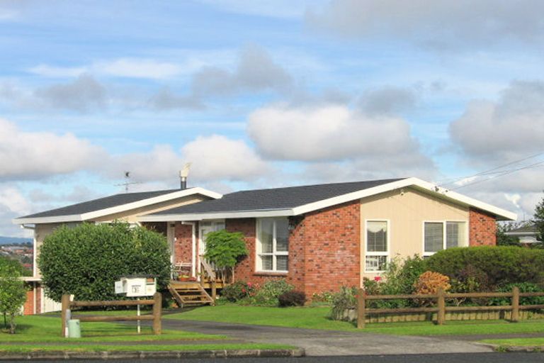 Photo of property in 66 Bradbury Road, Botany Downs, Auckland, 2010