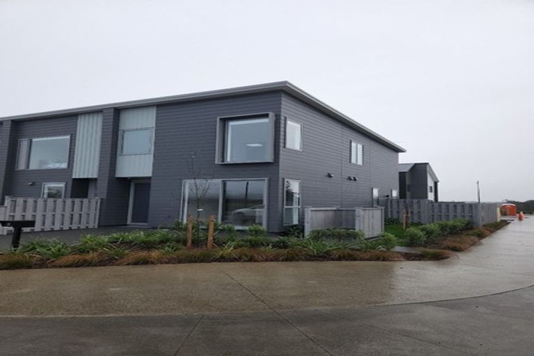 Photo of property in 10 Rauriki Lane, Rosehill, Papakura, 2113