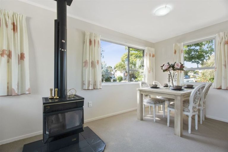 Photo of property in 13 Tamahere Drive, Glenfield, Auckland, 0629