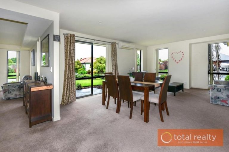 Photo of property in 17 Sovereign Gardens, Halswell, Christchurch, 8025